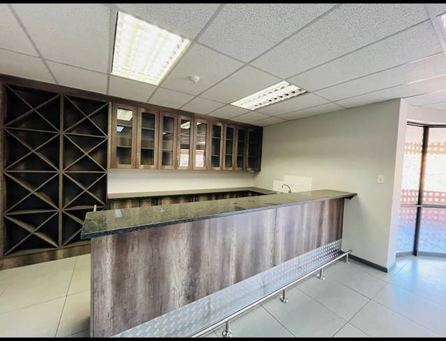 3,150M² OFFICE TO LET IN VORNA VALLEY